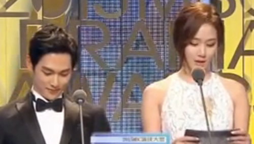 李侑菲&李秀赫凭《夜行书生》斩获新人奖