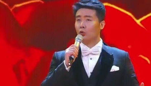 张英席深情演绎《我的祖国妈妈》 诉海外游子眷恋之情