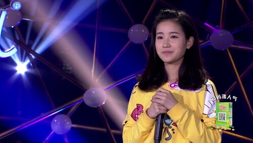 霹雳小娇娃钟颖上演特技杀！笔杆秒变架子鼓节奏感爆棚