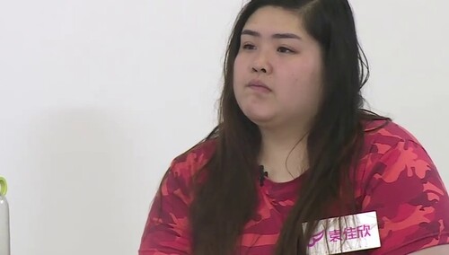 尴尬癌要犯了！郭震公开点名袁佳欣“不要打哈欠”