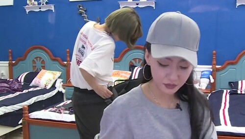 王金金嗲声堪称“银河系女王” 撒娇调戏摄像头萌炸了