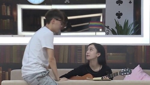 星辰CP互做鬼脸甜蜜爆棚 姜梓新撒娇周晨晞求亲亲