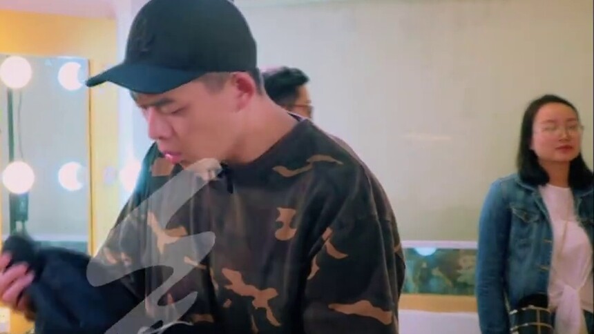 隔着屏幕都嗅到了味道：这戏服闻得根本停不下来