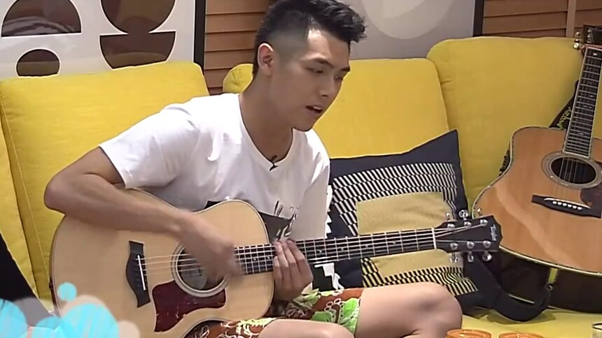 《一年级·毕业季》未播花絮：陈信喆自弹自唱，引小伙伴围观，好帅气！