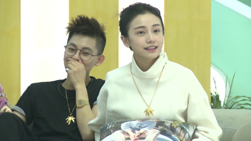 星辰私下约会被嘻芮抓包 周晨晞秒变害羞脸无奈承认