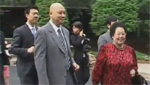 “中国第一女富婆”陈丽华讲述紫檀情结