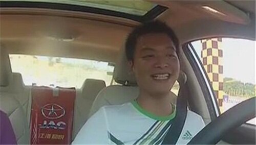 汽车总动员20130629期：爱车的父子俩来挑战PK