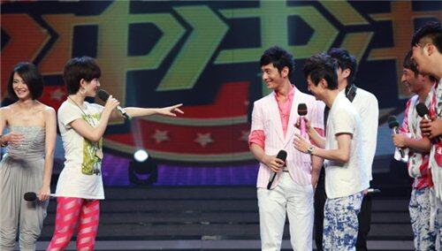 快乐大本营20100911期：黄晓明脱鞋秀英语全面回应网络流言