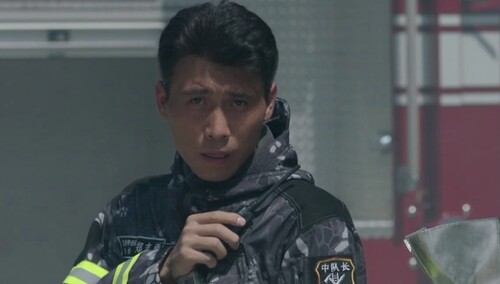 林毅火场救援犯大错 木梯垮塌猴哥负重伤