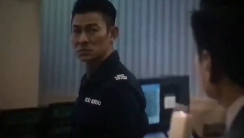 《拆弹专家》片段：隧道口激烈枪战 姜武欲见刘德华