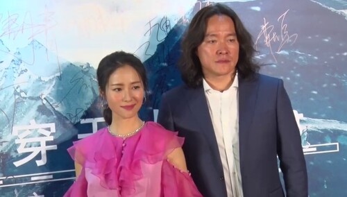 《七十七天》首映 江一燕零片酬出演饰残疾摄影师