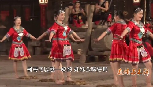 苏木绰：土家阿妹们唱跳《踩油饼》 哥哥要榨油妹妹踩油饼