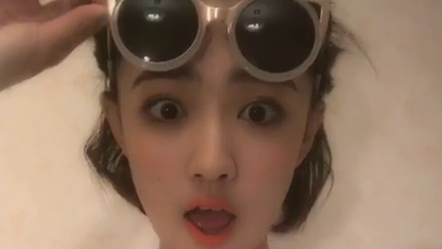 【小咖秀】跟着徐璐晃青春