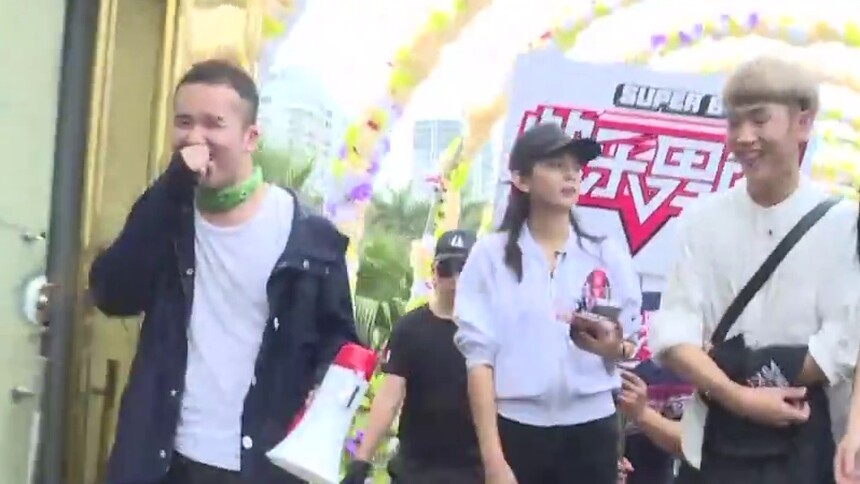 谈莉娜现场失控高呼“我想红”