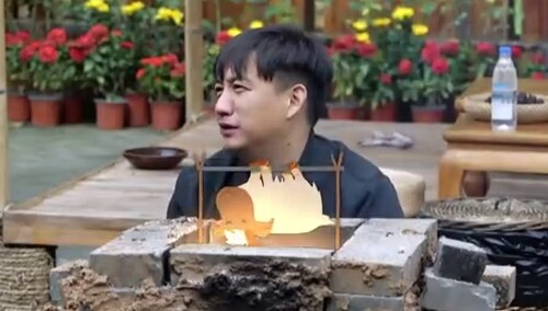 冷笑话也离不开吃 看看黄小厨惦记蘑菇屋的烤全羊多久了！
