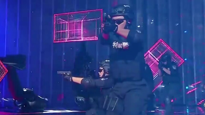 特警队酷炫登场 李锐张大大全程“O型嘴”