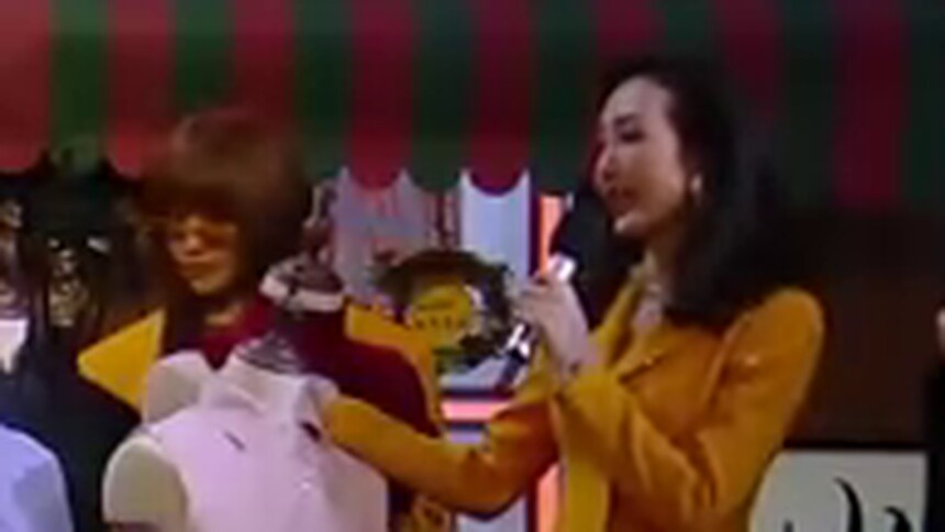 这是王诗龄的衣服吧，超可爱假领出现四小花眼睛都亮了