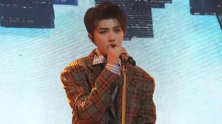 蔡徐坤《wait wait wait》live