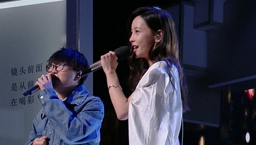 毛不易于文文同框演唱《体面》太好听了  请收下迷妹们的膝盖