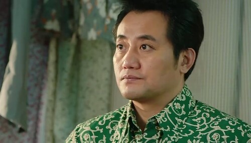 豹子瞪眼说瞎话，豹子爸上来就是一记耳光