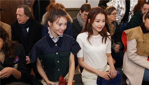 【if TV】2018时装周巴黎站：金晨和孙怡亮相Carven 2018秋冬大秀 满屏的胶原蛋白 太有青春活力了