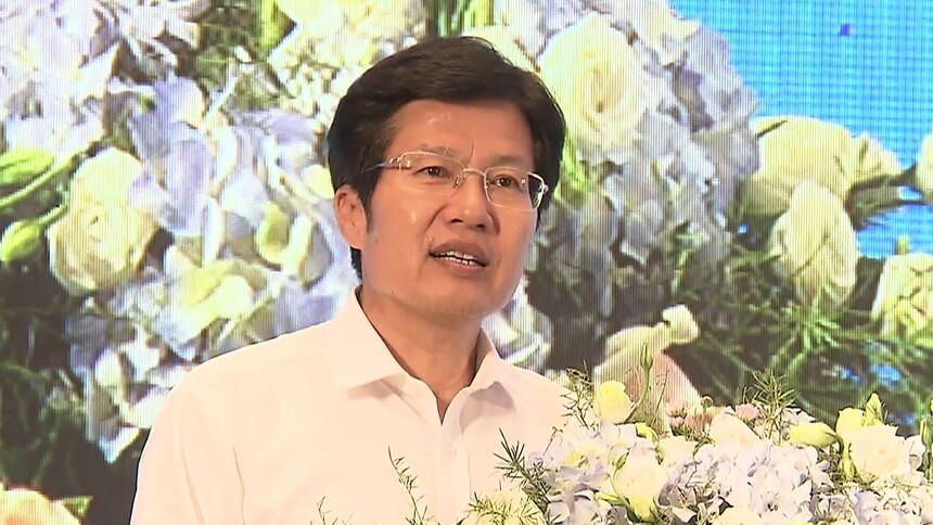 高云龙在湘考察 像尊重优秀科学家一样尊重优秀企业家
