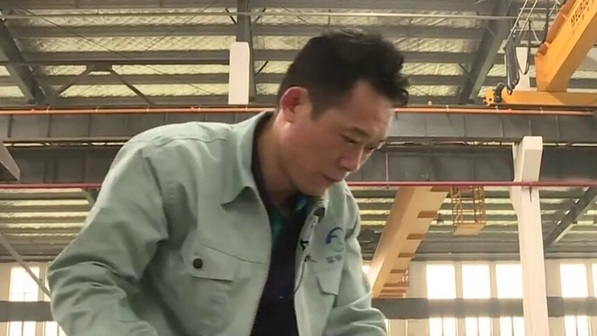 钳工李乐松：为国产大飞机打磨高精度辅材