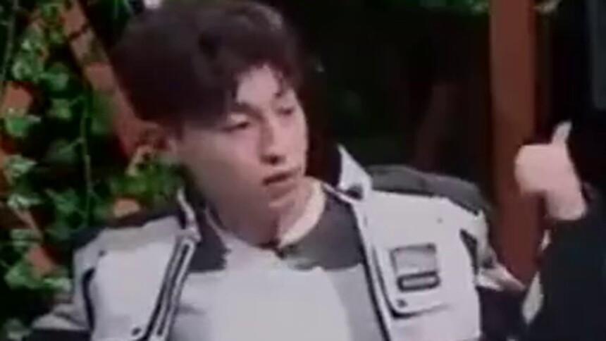 邓伦一本正经自夸，拿出名片后，全场爆笑！反差萌的邓伦太可爱了！