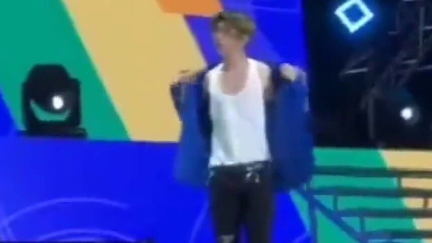 nine percent南京见面会，蔡徐坤粉丝大喊：蔡徐坤脱掉！