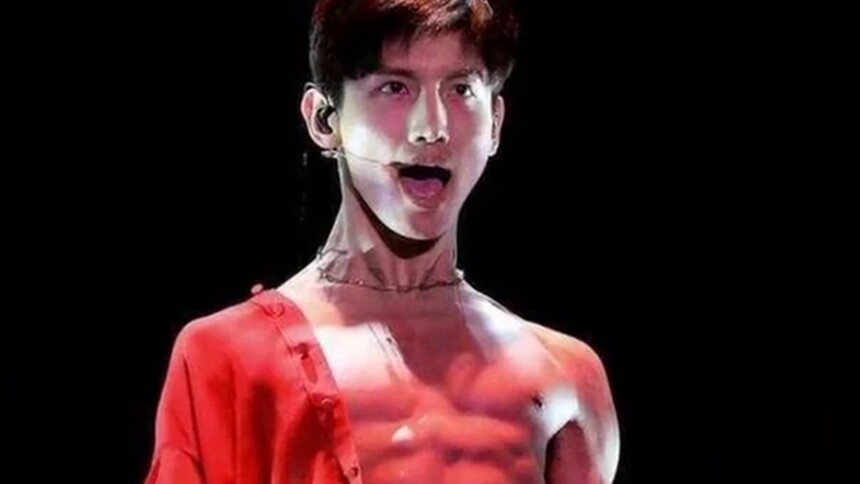 【音乐手记】东方神起首次室外开唱引万人尖叫！昌珉还秀了他的8块腹肌！