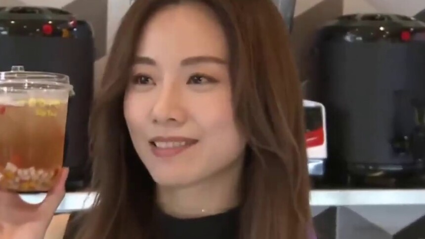 【娱闻壹姐】王子送花篮偷藏玄机 邓丽欣羞认：被某人取笑了