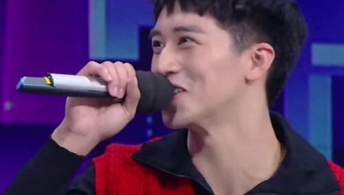 长腿欧巴的脸都丢尽了！郑元畅许魏洲踢腿比女生都低！