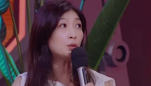 中西饮食差异不存在的，黄嘉千成功训练老公吃辣椒