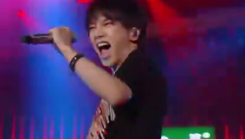 精华版：华晨宇的戏腔《双截棍》有多燃？ Jessie J听了嗨到秀功夫！