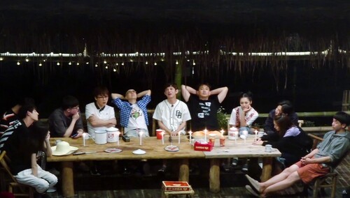 夏夜坐在田埂旁听毛不易唱歌 《平凡的一天》又幸福的过去了！