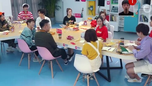 来自大高个的烦恼…任胤菘身高碾压全员，何炅浩菲都躺枪