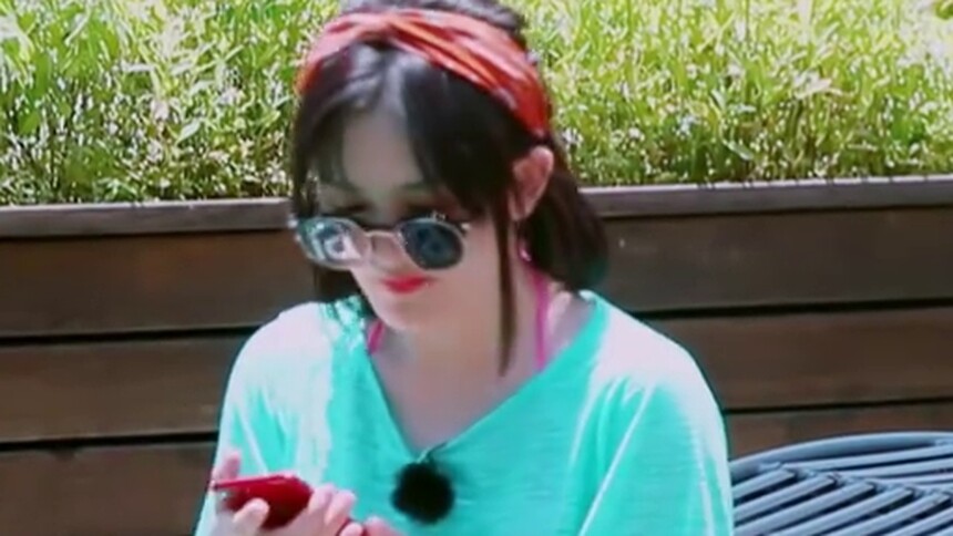 妻子的浪漫旅行日记：手机歌单全是杰哥的歌！谢娜开启另类炫夫模式