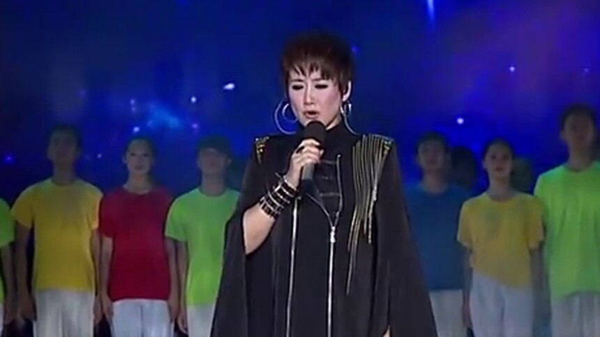 成方圆演唱《掌声响起来》