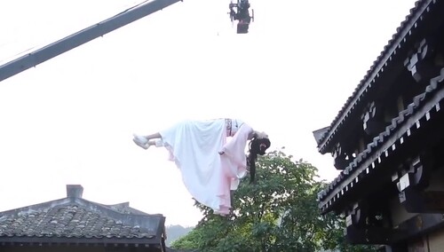 《我与你的光年距离2》制作特辑：王以纶许晓诺吊威亚拍打戏超敬业 幕后大揭秘