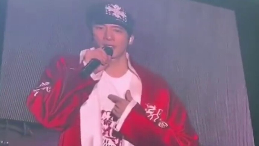 王力宏当起了演唱会里的证婚人，请王力宏发展下证婚人副业吧！