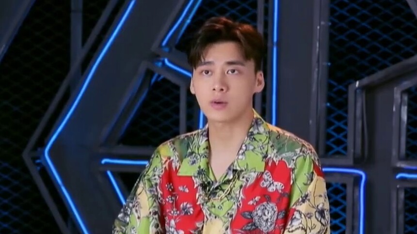 李易峰感谢杜锋照顾，杜锋把李易峰当兄弟看待很疼爱他