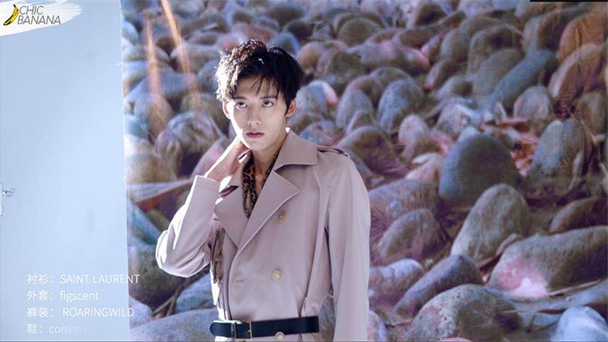 【香蕉街拍】邓超元xChicBanana：烫金的很潮的