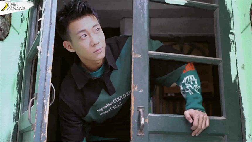 【香蕉街拍】高至霆×ChicBanana：香蕉鲜榨，只为新生