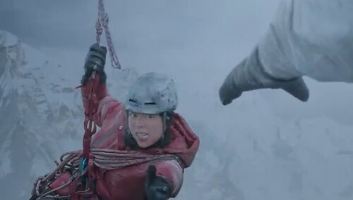 《冰峰暴》今日上映 片尾曲MV解锁影片四大看点