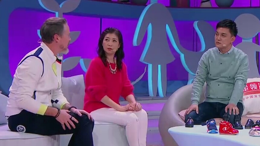 宝贝应该穿什么材质的鞋子？黄嘉千自曝是颜值控