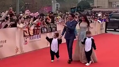 关晓彤吴刚同框走红毯 吴刚自称新人演员小吴