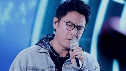 纯享：林依轮浑厚嗓音唱《听海》  引全场大合唱