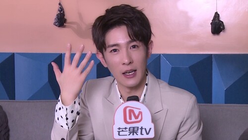 季肖冰自称纤纤玉手 跟朋友聚会从不怕冷场