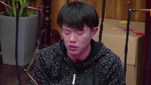 蘑菇屋快成为蒙古包 曾毅呼麦太逞强竟不喘口气？