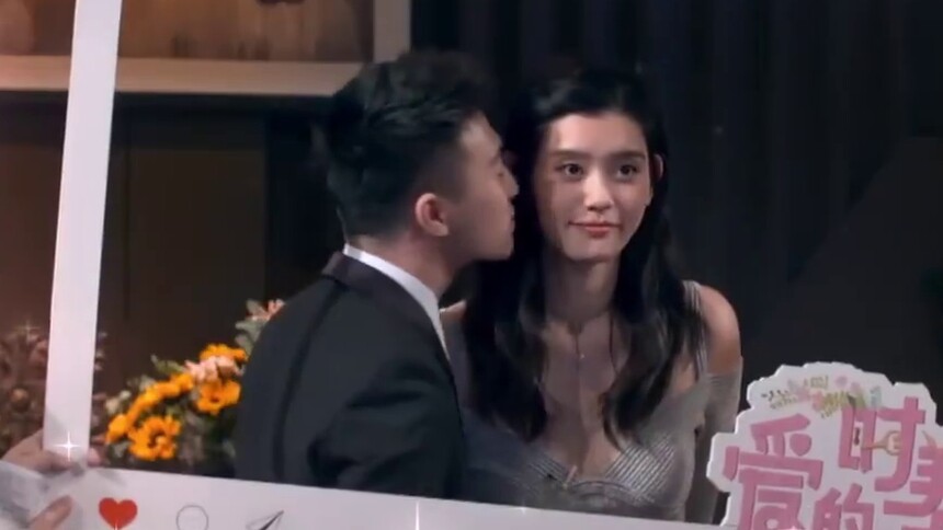 恭喜何猷君求婚成功，甜蜜溢出屏幕啊啊啊啊，还记得两个人在爱的时差里面的互动，真滴超甜，西柚cp一吻定情